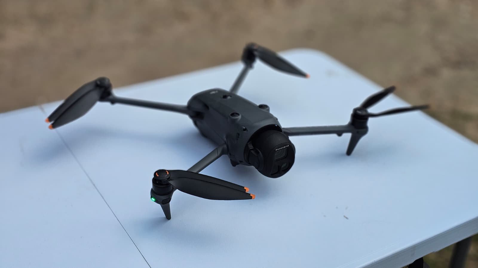 DJI drona lidojums